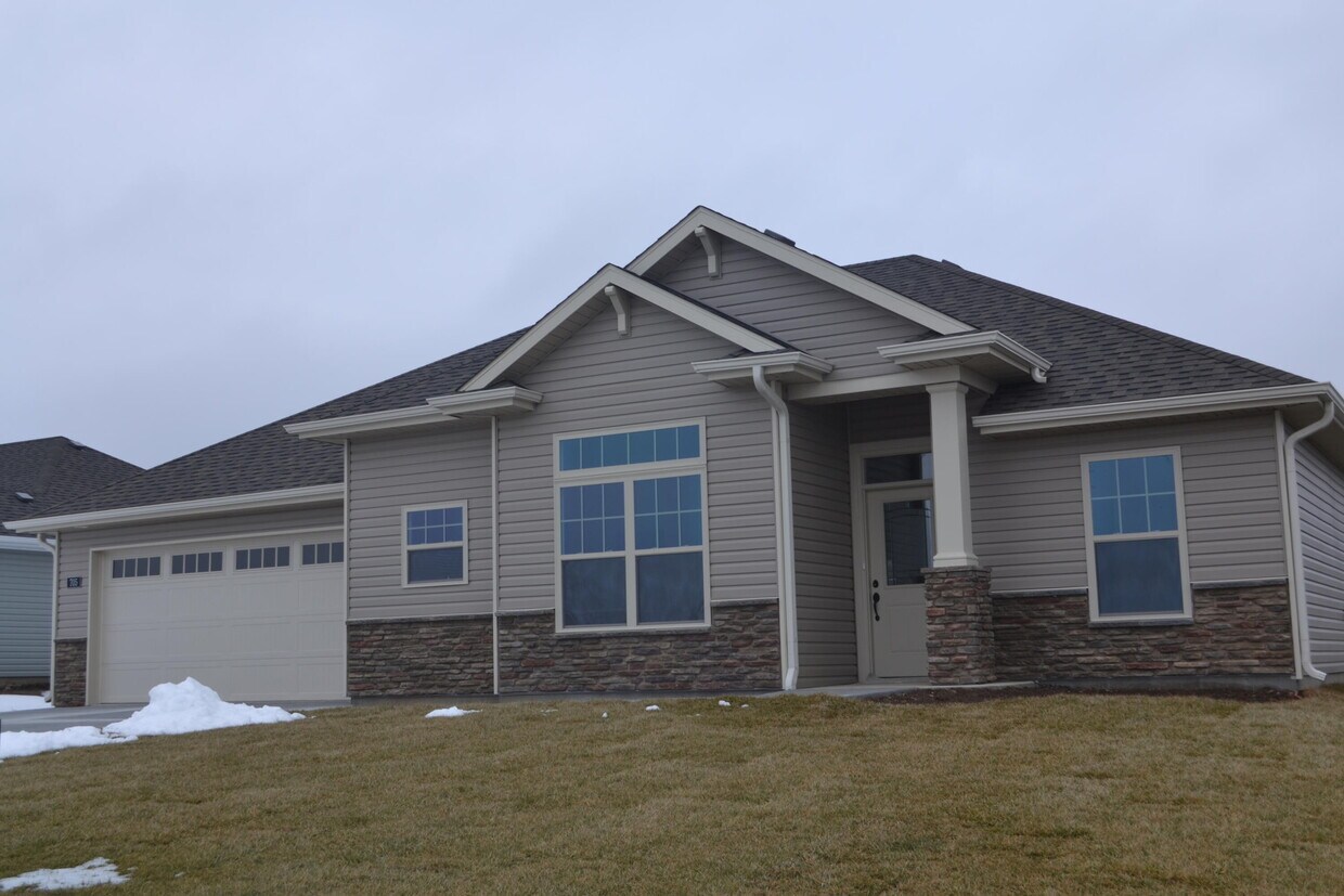 Primary Photo - 705 Promenade Dr