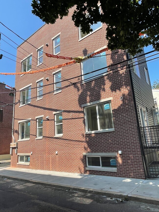 Foto del edificio - 1325 Rodman St