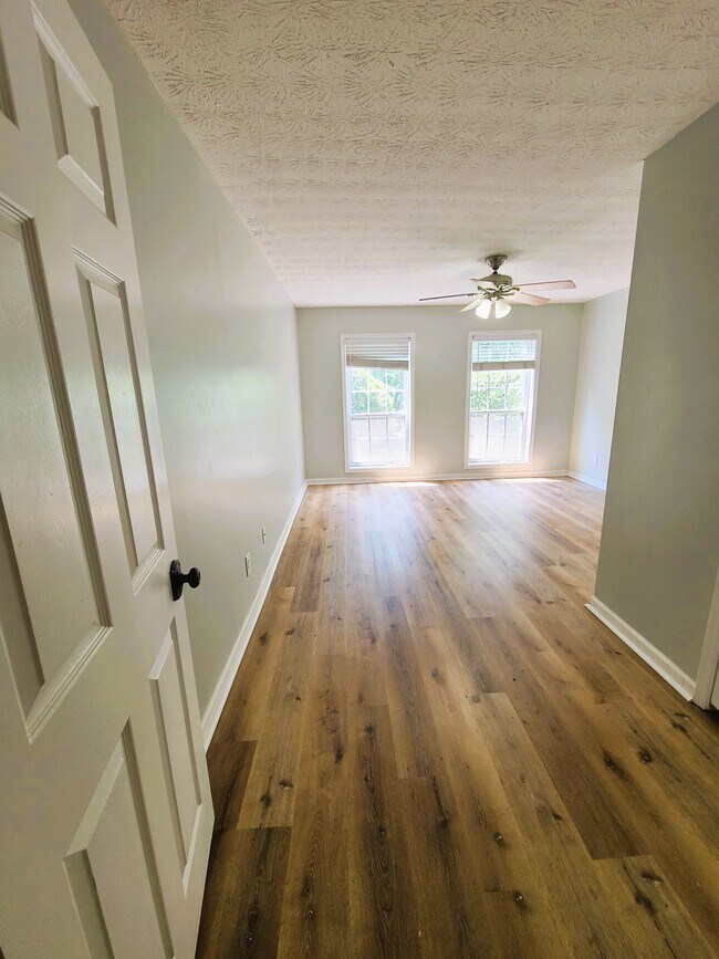 Master room - 1266 Weatherstone Dr NE