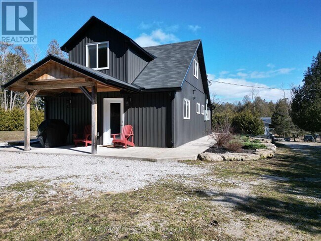 Photo du bâtiment - 597 Stokes Bay Rd