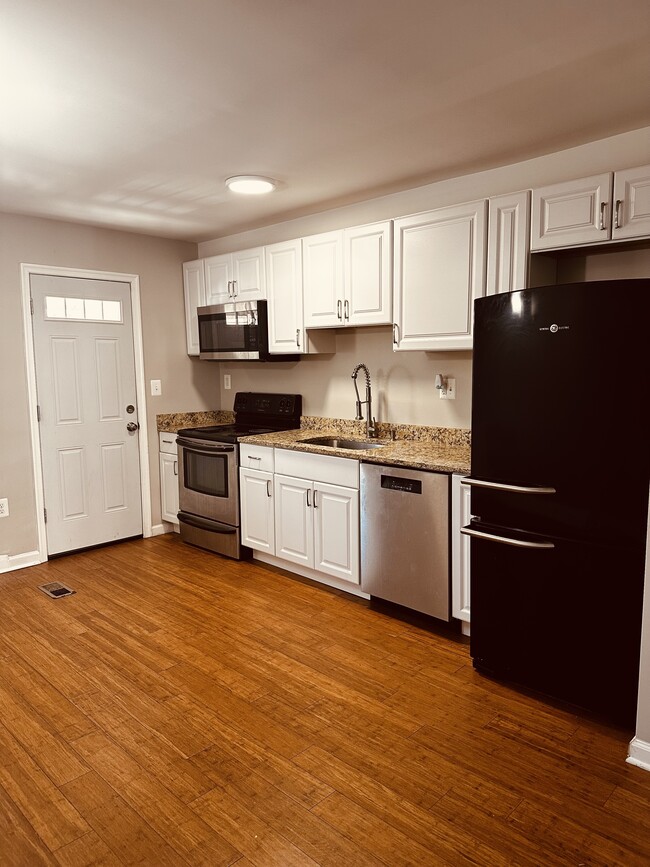 Kitchen - 2136 Parksley Ave