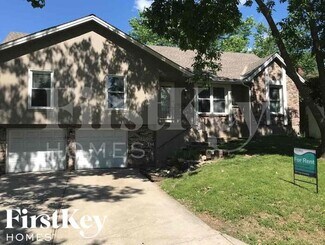 Building Photo - 14504 Laquinta Dr