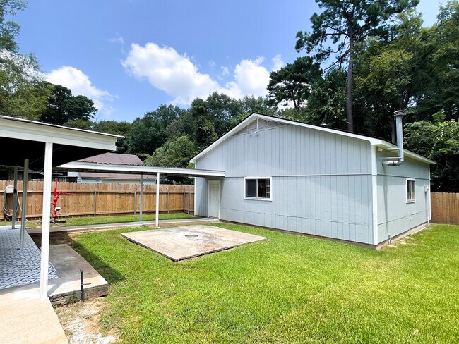 Building Photo - 8903 Bernay Dr