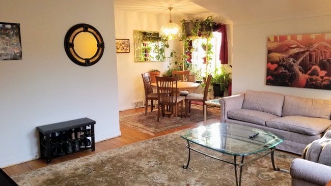 Building Photo - 1409 Catalpa Dr