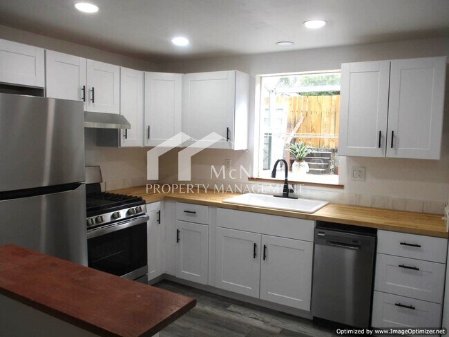 Building Photo - North Tacoma Home with Old World Charm