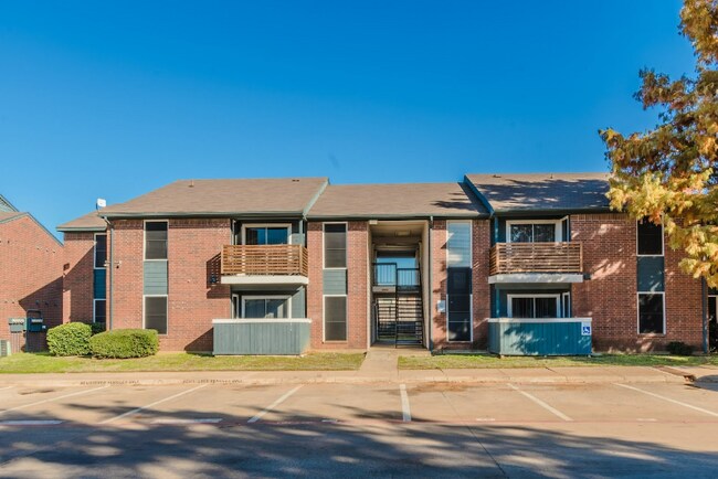 Building Photo - 2333 Escalante Ave