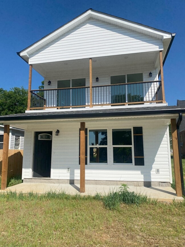 Building Photo - 404 Elm Ave