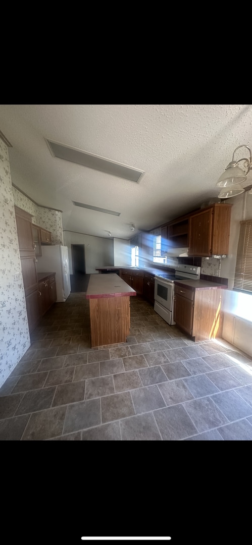 Building Photo - 3 Bed/2 Bath House