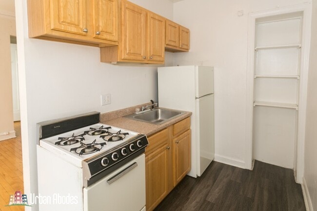 Building Photo - 5516 N Kenmore Ave