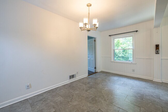 Foto del edificio - Spacious 4-Bedroom Ranch Home in Belvedere...