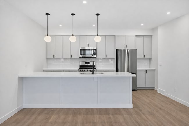 Photo du bâtiment - 10320-10147 147 St NW