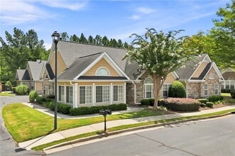 Building Photo - 3204 Village Ln