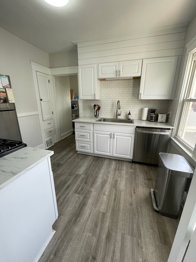 Foto del edificio - 1443 Lakeland Ave