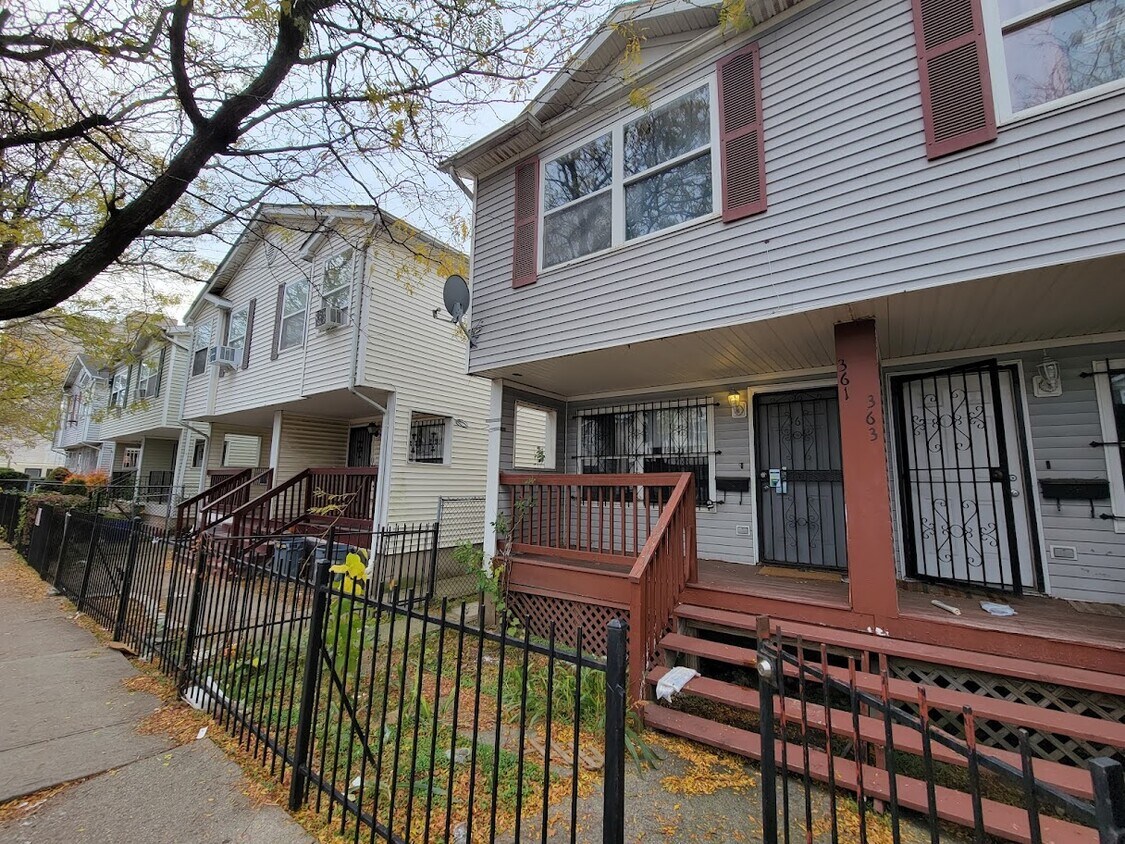 Primary Photo - 261 Halladay St