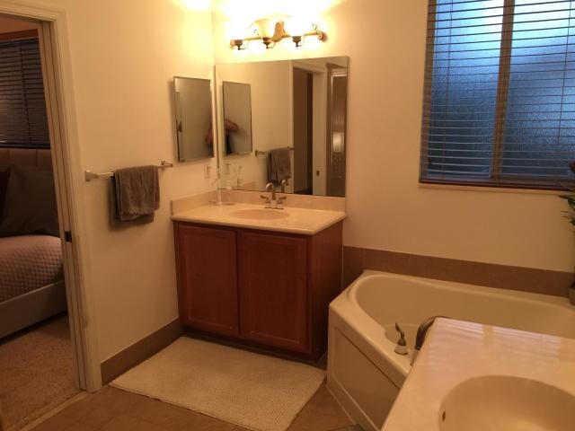 Building Photo - 3152 N Greenleaf Cir