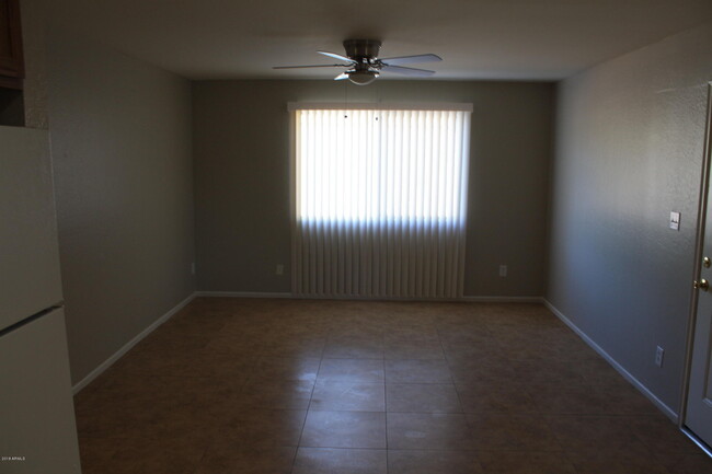 Foto del edificio - 9402 N 12th St