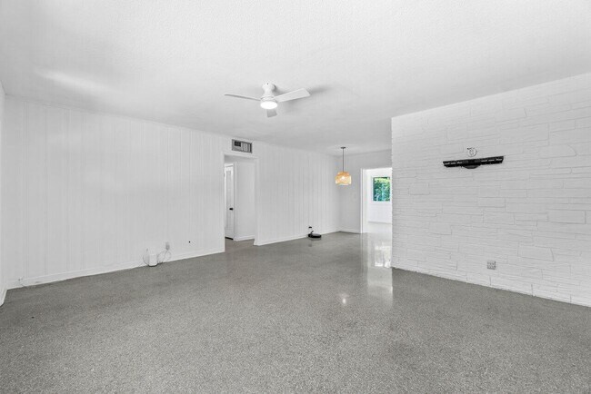 Building Photo - 809 S Atlantic Dr