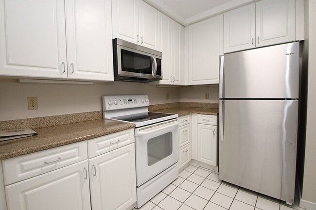 Photo - 175 Cottage St Apartment