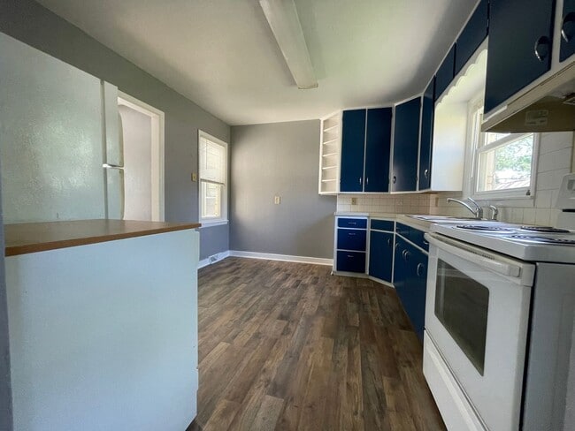 Building Photo - Beautiful Interior