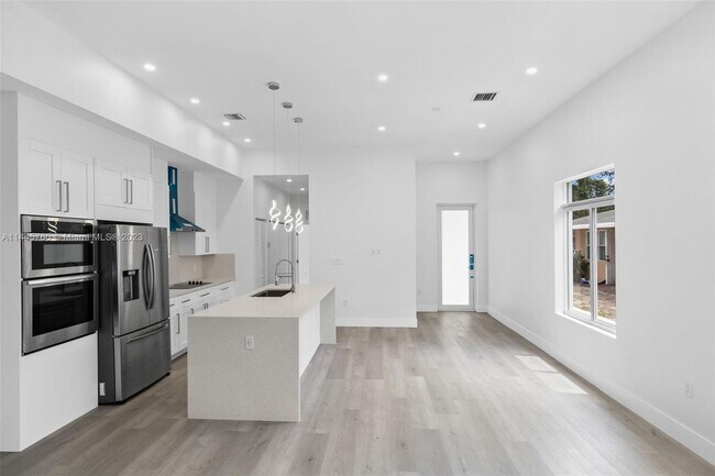 Foto del edificio - 5734 Buchanan St