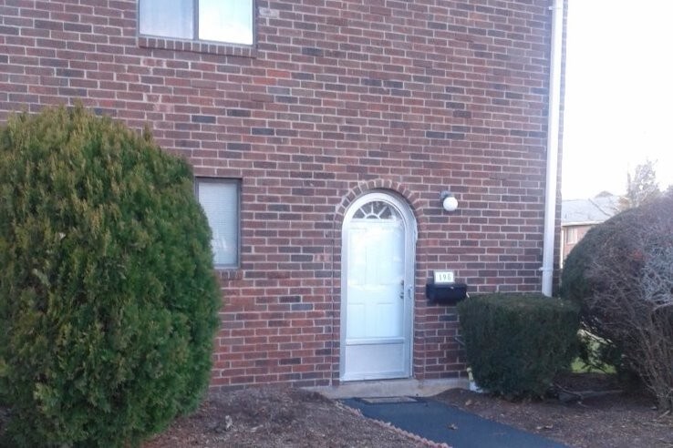 Best Location In Complex, Updated End Unit - 198 Wakefield Cir