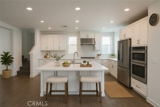 Building Photo - 124 Sash