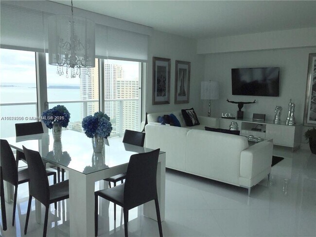 Foto del edificio - 300 S Biscayne Blvd