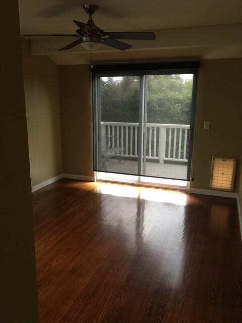 Bedroom access Deck - 4444 Bakman Ave