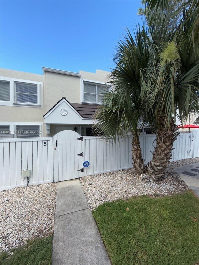 Building Photo - 4530 SW 68th Court Cir