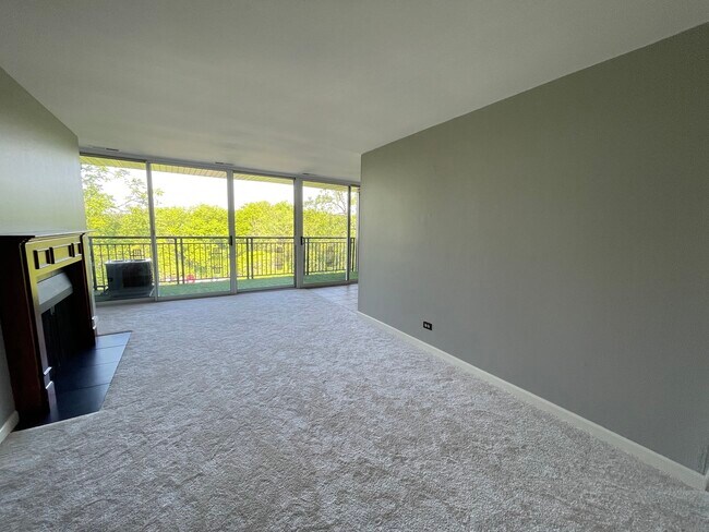 Building Photo - 5900 Oakwood Dr
