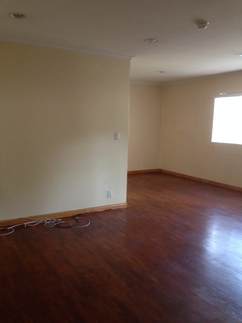 Building Photo - 335 N Oakhurst Dr