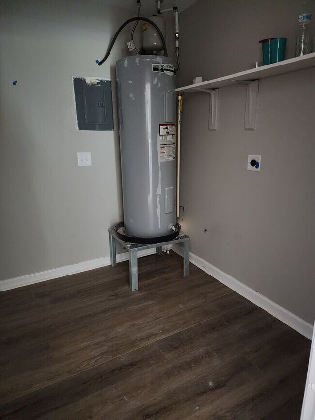 Foto del edificio - 6469 Rockford Dr