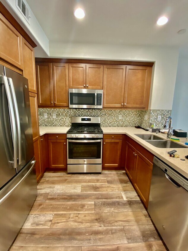 Primary Photo - Camarillo - Three bedroom, three bath cond...