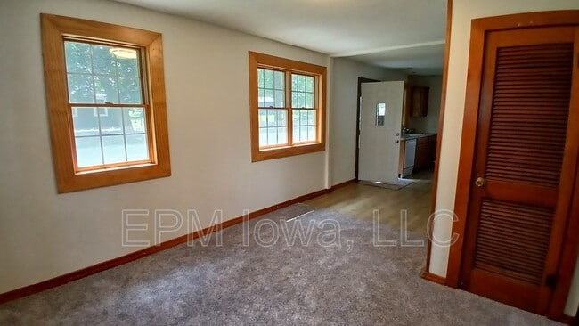 Building Photo - 524 S Hackett Rd