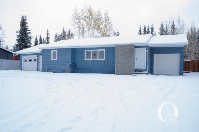 Building Photo - 4433 Wood River Dr