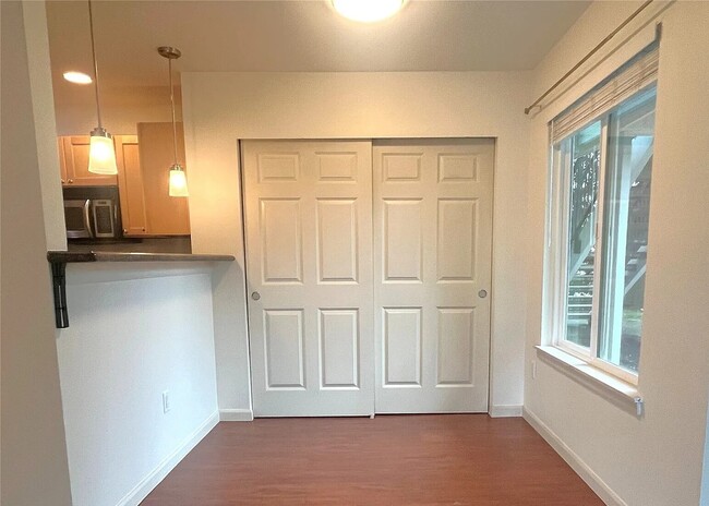 Dining area - 2621 S 272nd St