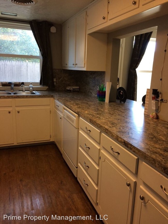 Building Photo - 3 br, 2 bath House - 1901 Arcineiga Dr