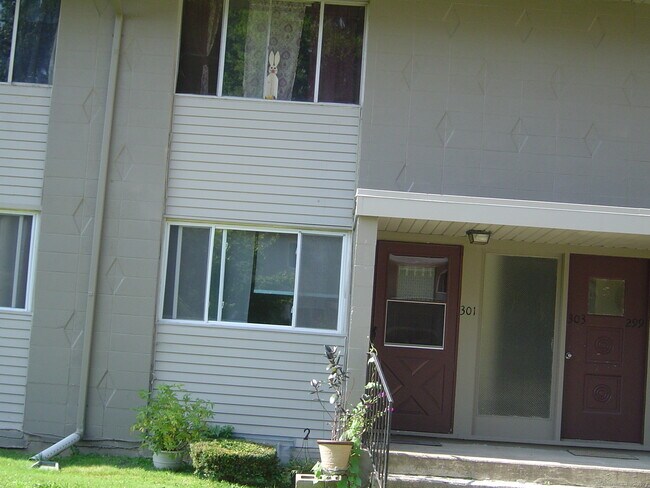 Foto del edificio - 301 S Elm St