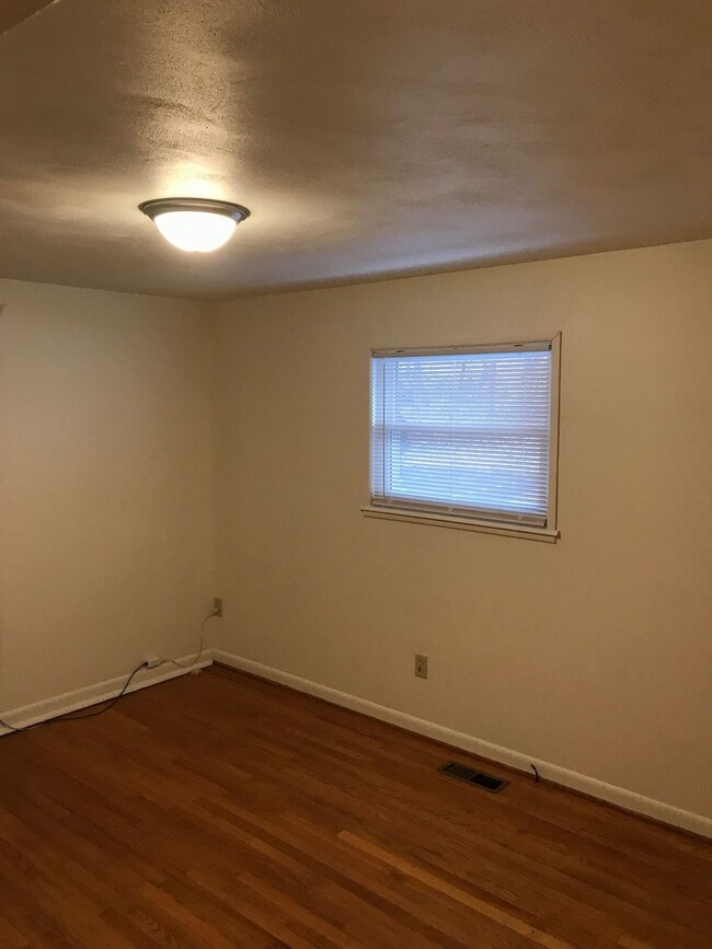 Building Photo - 1313 Seminole Dr