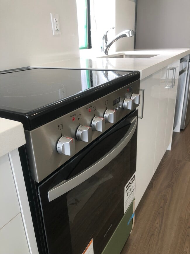 Kitchen - 687 Dovercourt Rd