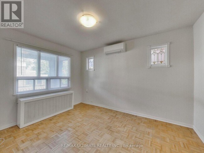 Photo du bâtiment - 1652 Dufferin St