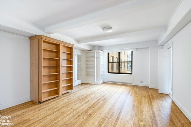Building Photo - Chelsea Oversized Studio