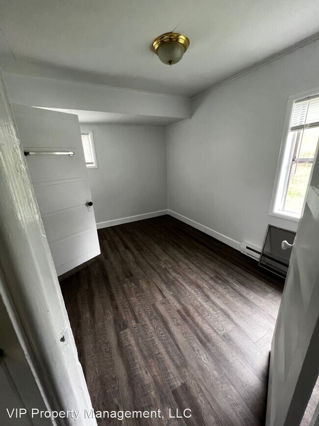 Building Photo - 1 br, 1 bath House - 503 School Street