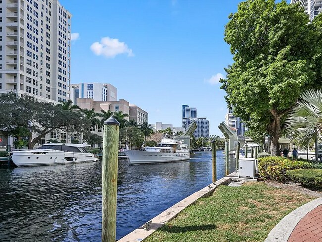 Foto del edificio - 347 N New River Dr E