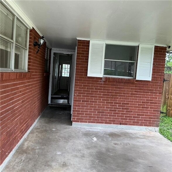 Building Photo - 5008 Academy Dr