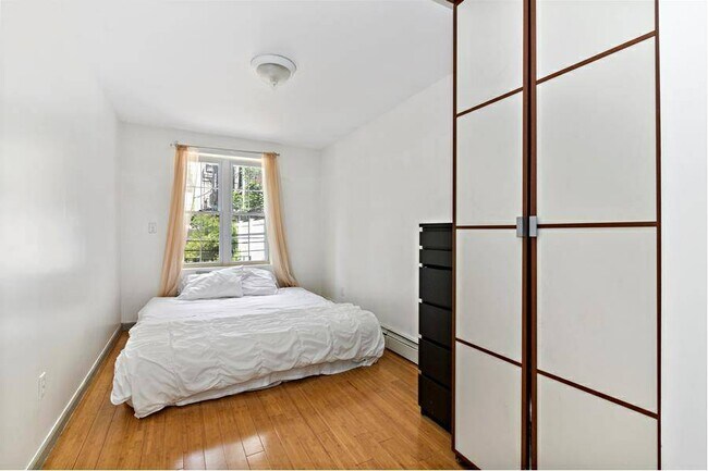 Foto del edificio - 545 Gates Ave