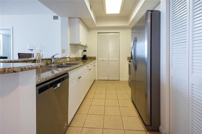 Foto del edificio - 19501 W Country Club Dr