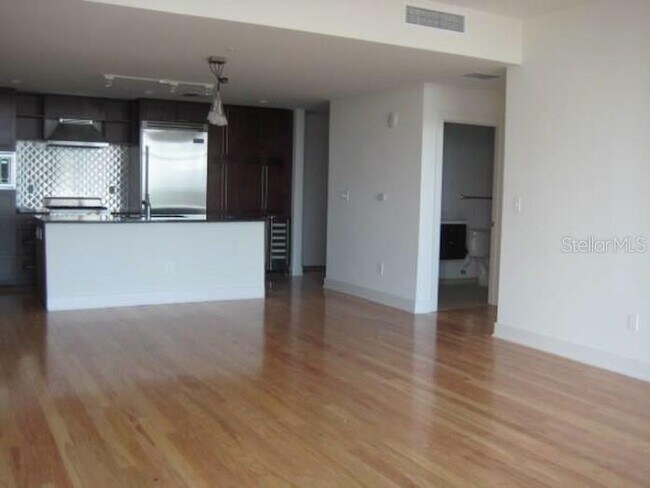 Foto del edificio - 1120 E Kennedy Blvd