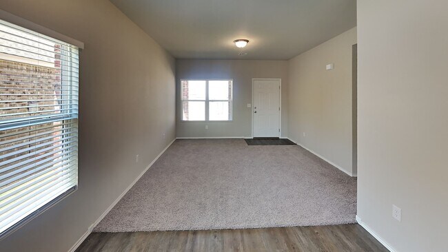 Building Photo - Very Nice 3 Bedroom 2 Bath Home in Yukon Schools