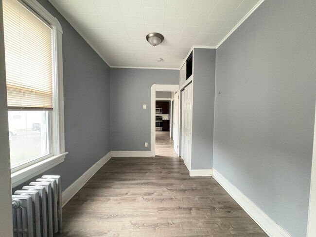 54 Montrose Ave 4 - 53 Montrose Ave